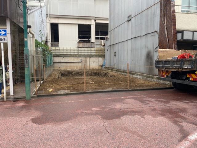 地下ピット撤去工事(神奈川県相模原市南区東林間)中の様子です。